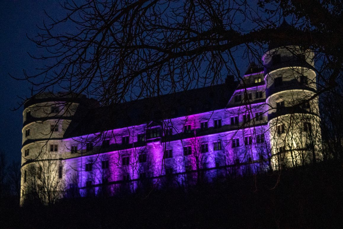 Lichter gegen Dunkelheit